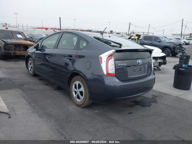 Toyota Prius Two 2014 JTDKN3DU9E1745923 Image 3
