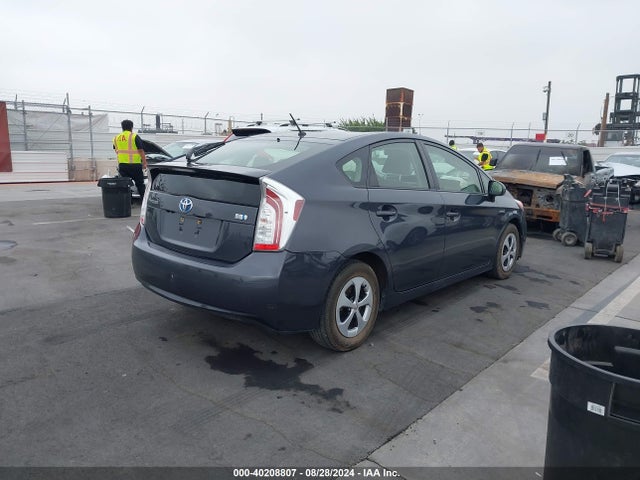 Toyota Prius Two 2014 JTDKN3DU9E1745923 Image 4