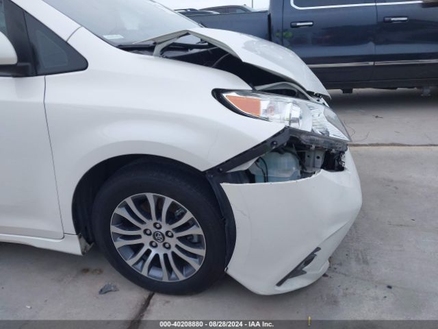 5TDYZ3DC4JS962721 Toyota Sienna Xle Premium 8 Passenger