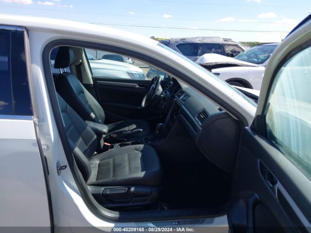 1VWDT7A35HC065511 Volkswagen Passat 1.8t R-line