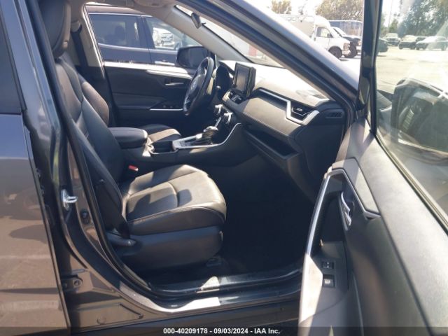 2T3C1RFV2KW053072 Toyota Rav4 Xle Premium