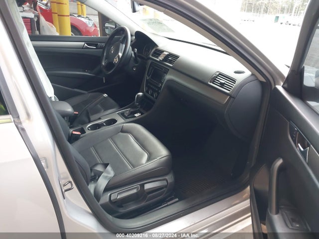 1VWBN7A33EC074950 Volkswagen Passat 2.0l Tdi Se