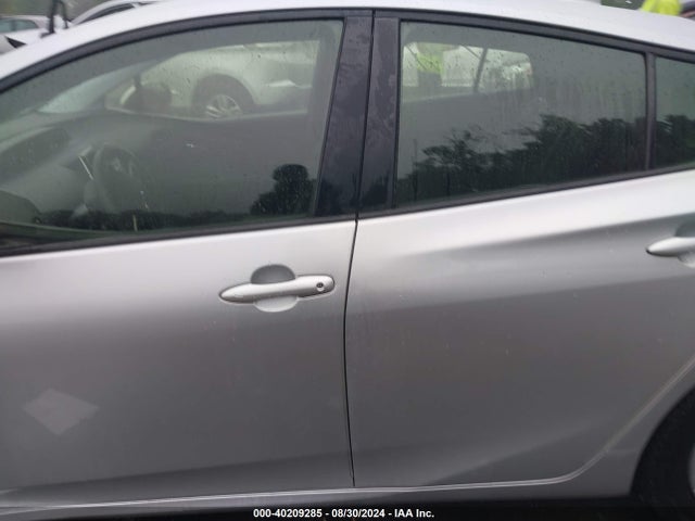 Toyota Prius Two 2016 JTDKBRFU3G3022486 Image 15