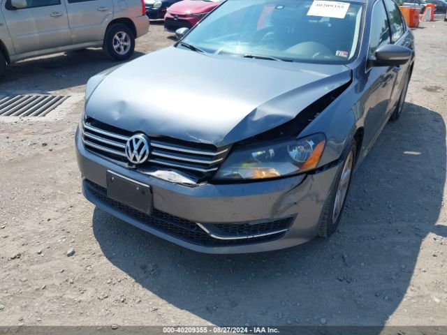 1VWBT7A32FC049173 Volkswagen Passat 1.8t Se