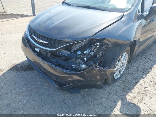 2C4RC1CG8MR555139 Chrysler Voyager Lx