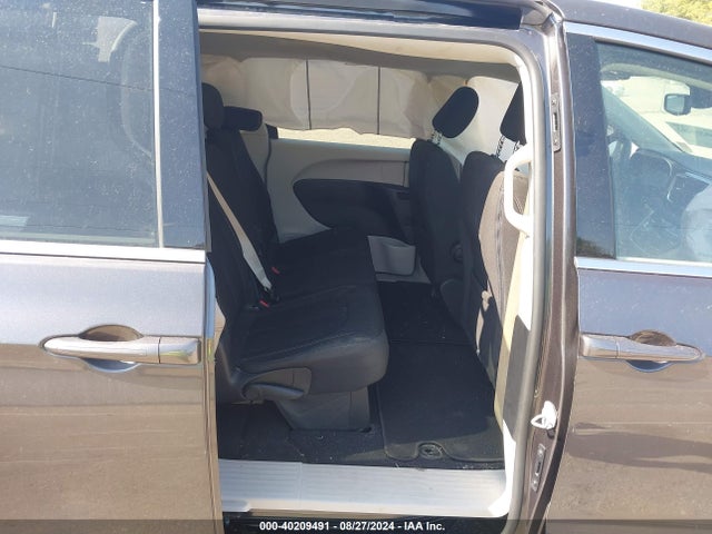 2C4RC1CG8MR555139 Chrysler Voyager Lx