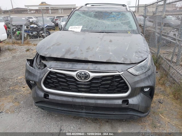 Toyota Highlander Xle 2022 5TDHZRAH4NS125007 Image 13