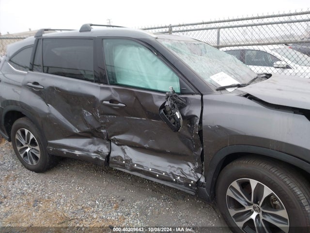 Toyota Highlander Xle 2022 5TDHZRAH4NS125007 Image 14