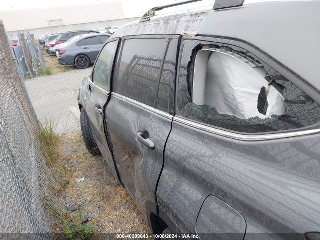 Toyota Highlander Xle 2022 5TDHZRAH4NS125007 Image 15