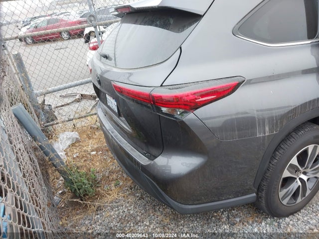 Toyota Highlander Xle 2022 5TDHZRAH4NS125007 Image 17