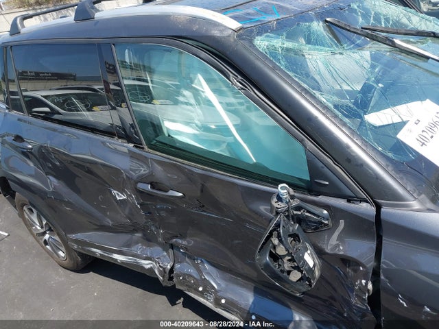 Toyota Highlander Xle 2022 5TDHZRAH4NS125007 Image 12