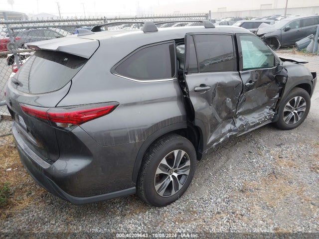 Toyota Highlander Xle 2022 5TDHZRAH4NS125007 Image 4
