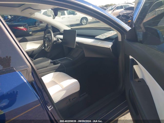 2021 TESLA MODEL Y 5YJYGDEF0MF124490 Photo 4