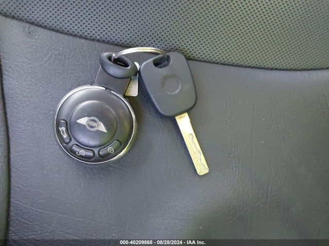 2008 MINI COOPER WMWMF33578TU64130 Photo 10