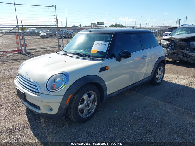 2008 MINI COOPER WMWMF33578TU64130 Photo 1