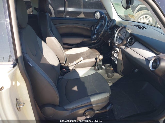 2008 MINI COOPER WMWMF33578TU64130 Photo 4