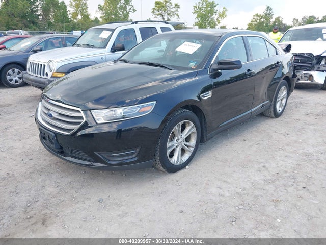 Ford TAURUS SEL 2018 1FAHP2E82JG117828 Image 2