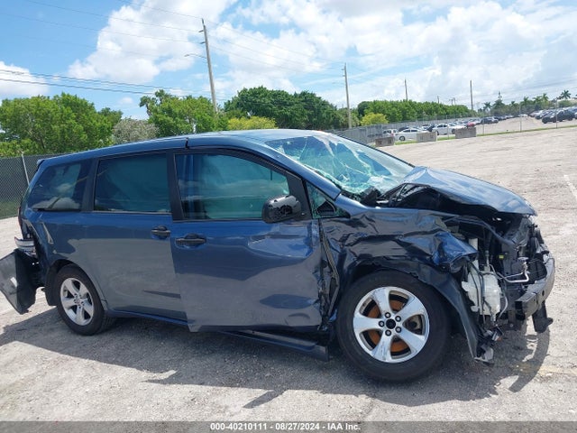Toyota Sienna L 7 Passenger 2017 5TDZZ3DC1HS784684 Image 14