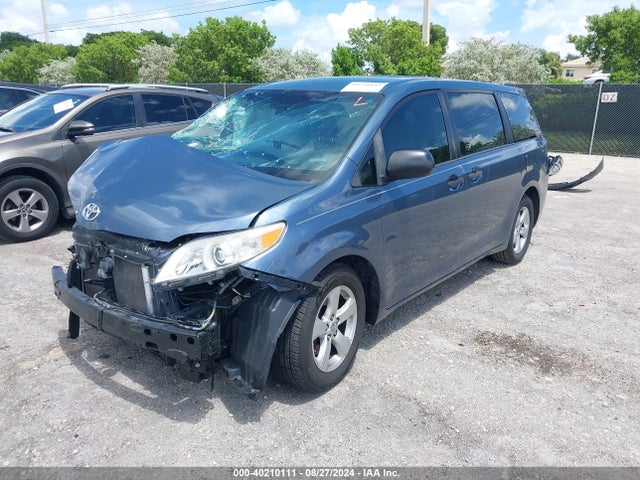 Toyota Sienna L 7 Passenger 2017 5TDZZ3DC1HS784684 Image 2
