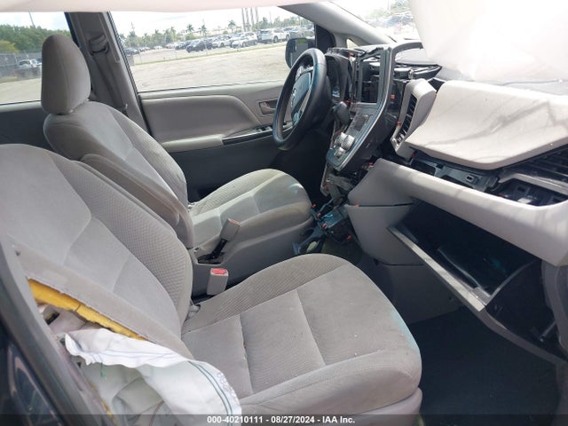 Toyota Sienna L 7 Passenger 2017 5TDZZ3DC1HS784684 Image 5