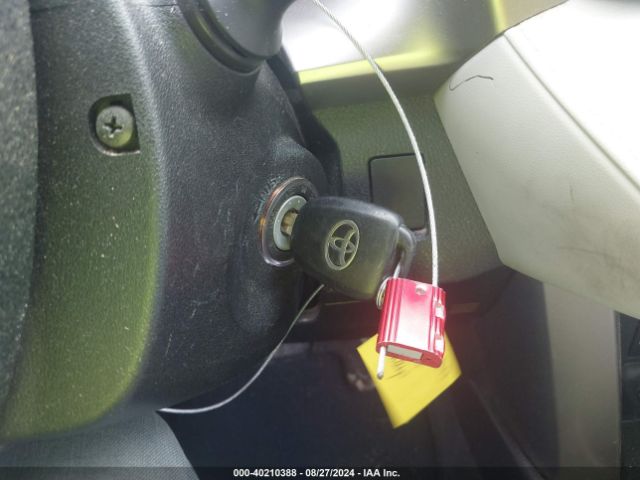 JTMZFREV7FJ042053 Toyota RAV4 LE