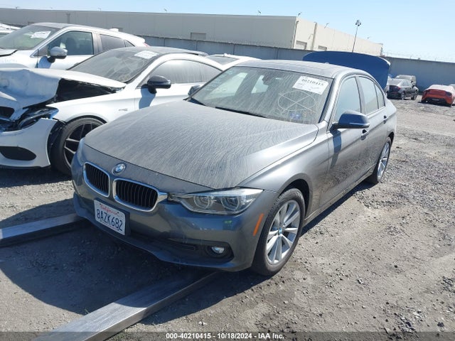 BMW 320i 2018 WBA8E1G54JNU88902 Image 2