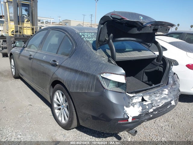 BMW 320i 2018 WBA8E1G54JNU88902 Image 3