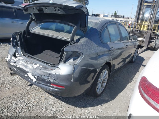 BMW 320i 2018 WBA8E1G54JNU88902 Image 4