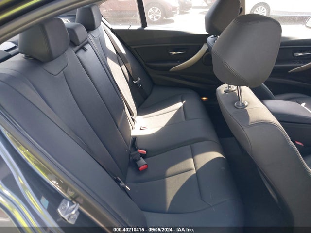 BMW 320i 2018 WBA8E1G54JNU88902 Image 8