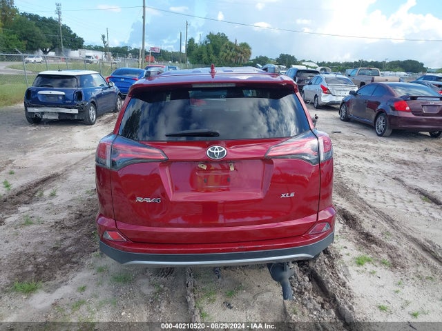 Toyota Rav4 Xle 2018 2T3WFREV5JW481006 Image 16