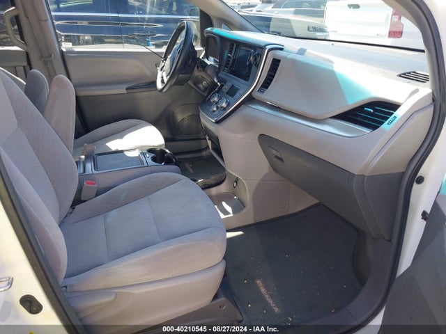 Toyota Sienna Le 8 Passenger 2017 5TDKZ3DC5HS803075 Image 5