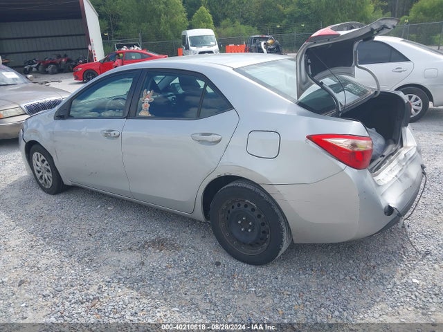 Toyota COROLLA LE 2018 2T1BURHE7JC989956 Image 3