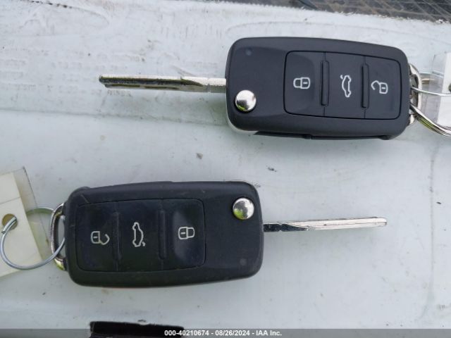 1VWAT7A36HC025392 Volkswagen Passat 1.8t S