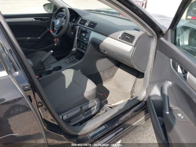 1VWAT7A36HC025392 Volkswagen Passat 1.8t S
