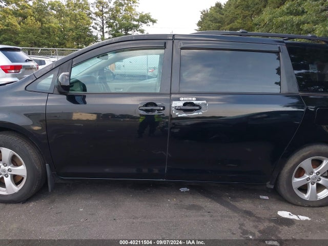 Toyota Sienna Le 8 Passenger 2017 5TDKZ3DC6HS867058 Image 14