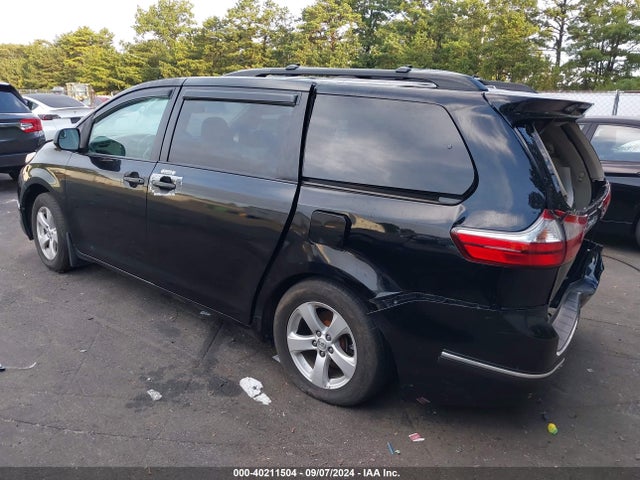 Toyota Sienna Le 8 Passenger 2017 5TDKZ3DC6HS867058 Image 3