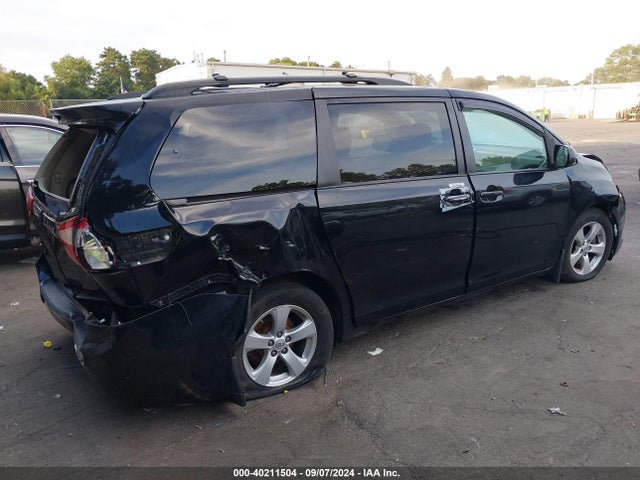 Toyota Sienna Le 8 Passenger 2017 5TDKZ3DC6HS867058 Image 4
