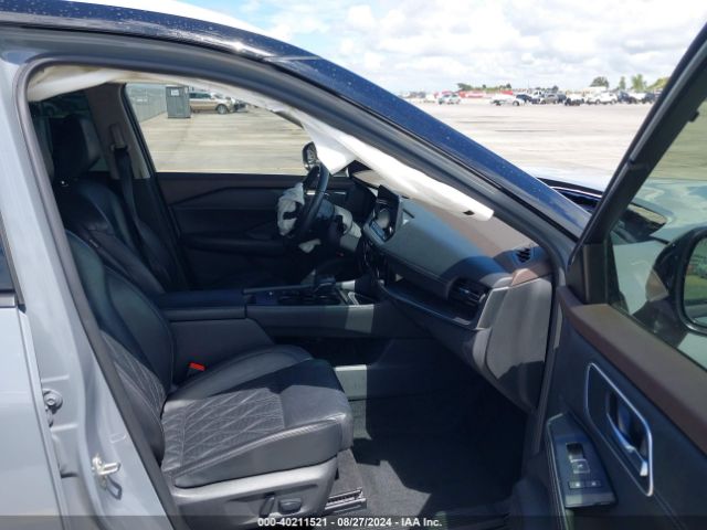 JN8AT3DC8MW105605 Nissan Rogue Platinum Fwd