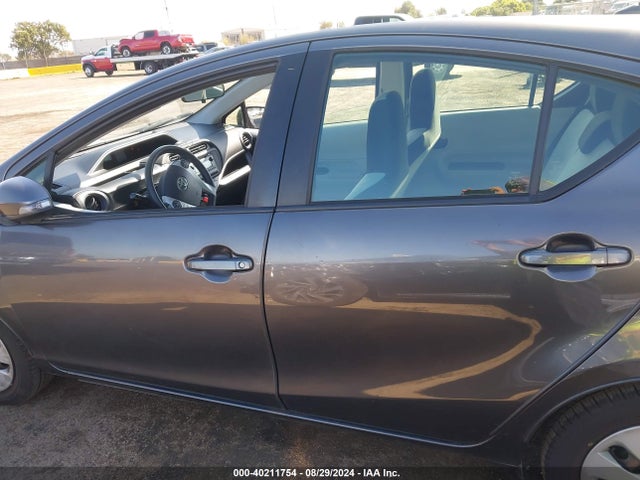 Продаж на аукціоні авто 2013 Toyota Prius C One, vin: JTDKDTB36D1556092, номер лоту: 40211754