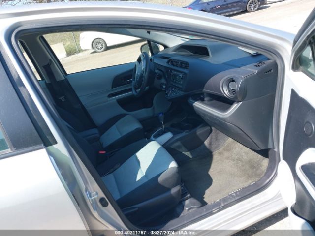JTDKDTB30E1563198 Toyota Prius C Two