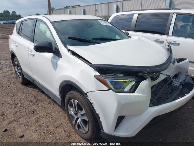 Toyota RAV4 LE 2018 JTMZFREV5JJ157212 главное изображение