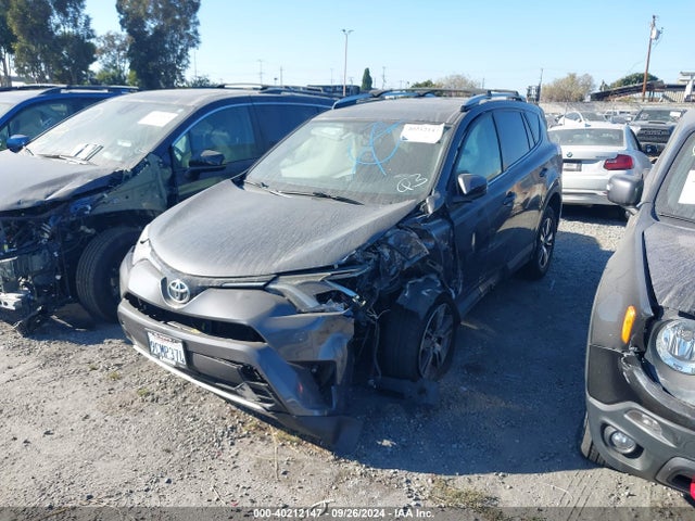 Toyota Rav4 Xle 2016 JTMWFREV0GJ095598 Image 2