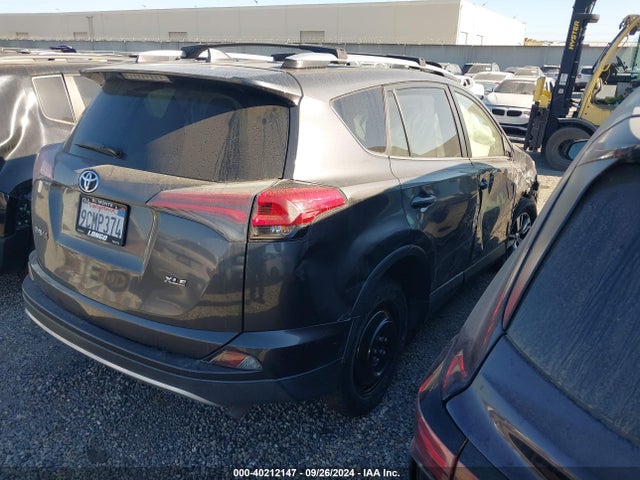 Toyota Rav4 Xle 2016 JTMWFREV0GJ095598 Image 4