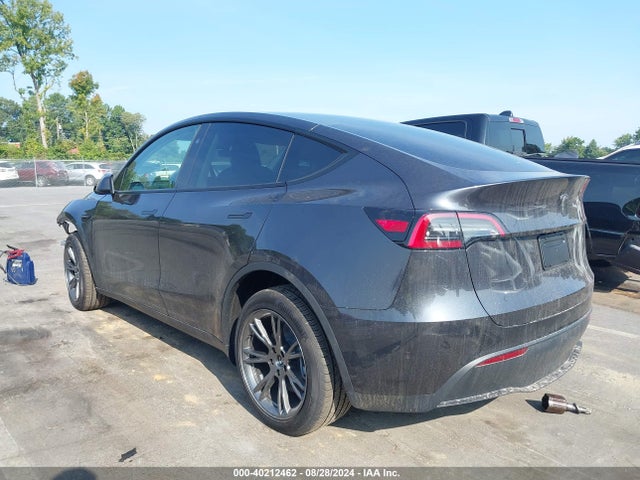 2024 TESLA MODEL Y 7SAYGDED5RF154108 Photo 2