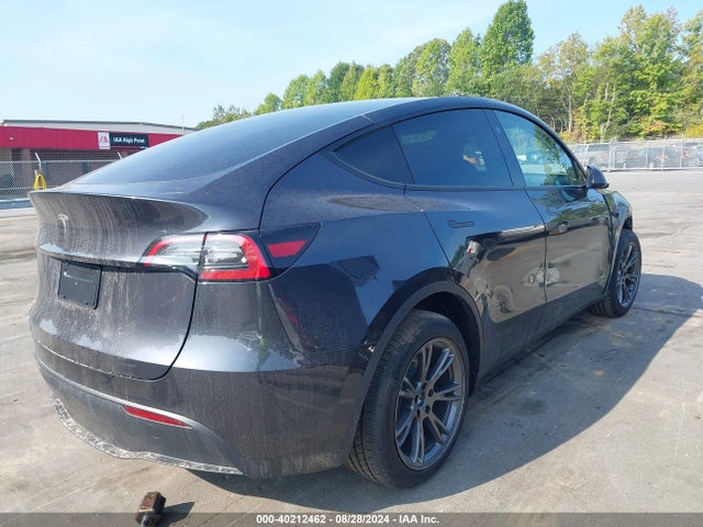 2024 TESLA MODEL Y 7SAYGDED5RF154108 Photo 3
