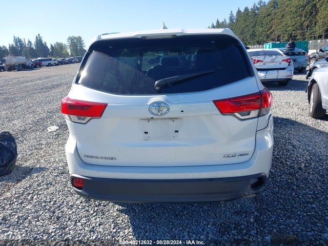 Toyota Highlander Xle 2018 5TDJZRFH4JS804439 Image 16