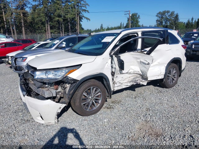 Toyota Highlander Xle 2018 5TDJZRFH4JS804439 Image 2