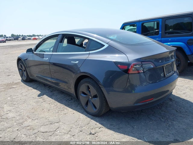 2019 TESLA MODEL 3 5YJ3E1EA8KF307250 Photo 2