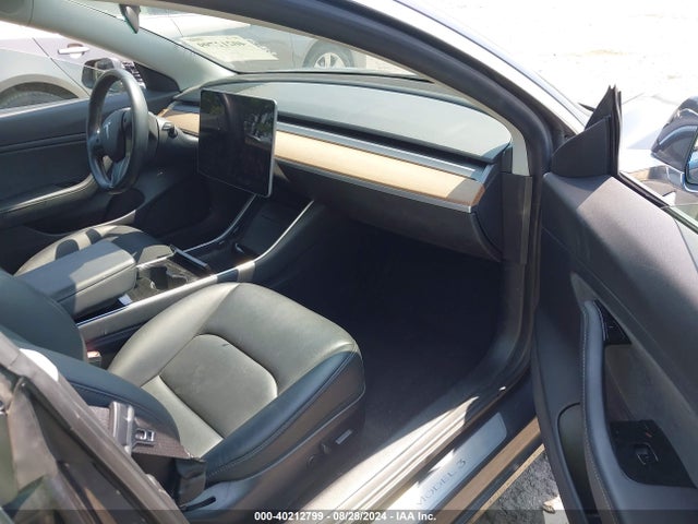 2019 TESLA MODEL 3 5YJ3E1EA8KF307250 Photo 4