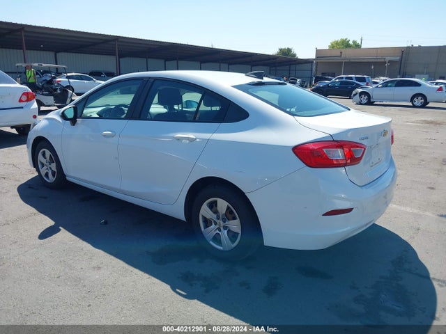 40212901 :رقم المزاد ، 1G1BC5SM8H7208314 vin ، 2017 Chevrolet Cruze Ls Auto مزاد بيع